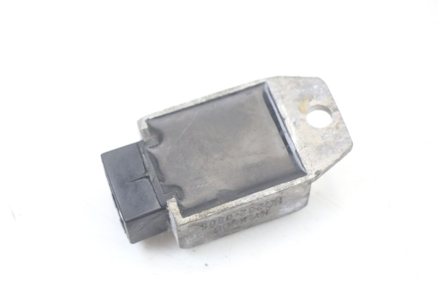 photo de REGULATEUR CHARGE KYMCO AGILITY PREMIUM 50 (2007 - 2010) - Gros plan technique