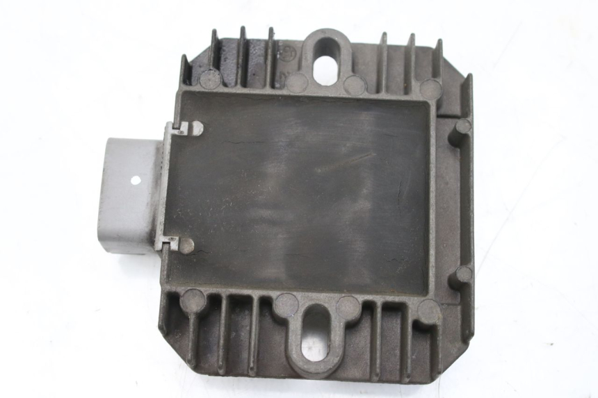 photo de RÉGULATEUR DE CHARGE SUZUKI AN BURGMAN 400 (2006 - 2010) - Détail de la pièce