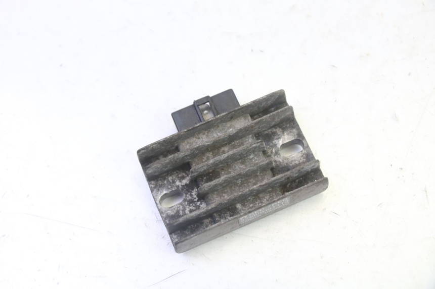 photo de REGULATEUR CHARGE HYOSUNG GV AQUILA 125 (2000 - 2009) - Vue principale