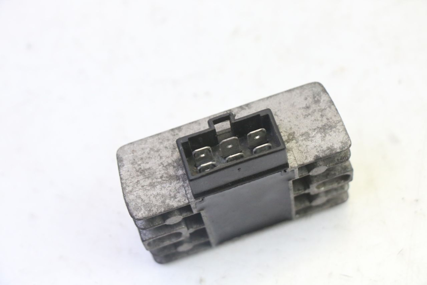 photo de REGULATEUR CHARGE HYOSUNG GV AQUILA 125 (2000 - 2009) - Zoom état d’usage