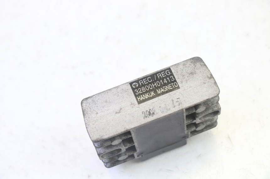 photo de REGULATEUR CHARGE HYOSUNG GV AQUILA 125 (2000 - 2009) - Gros plan technique