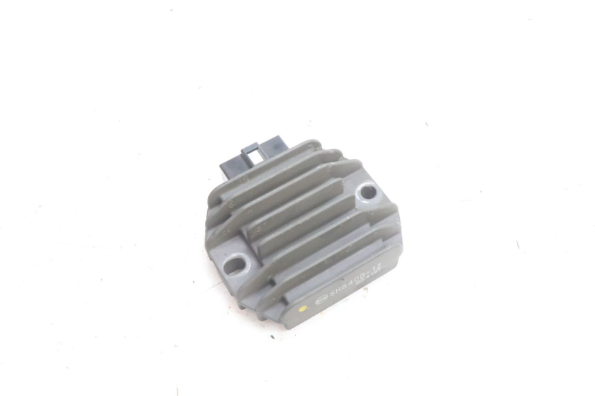 photo de REGULATEUR CHARGE APRILIA ATLANTIC S 125 (2010 - 2013) - Détail de la pièce