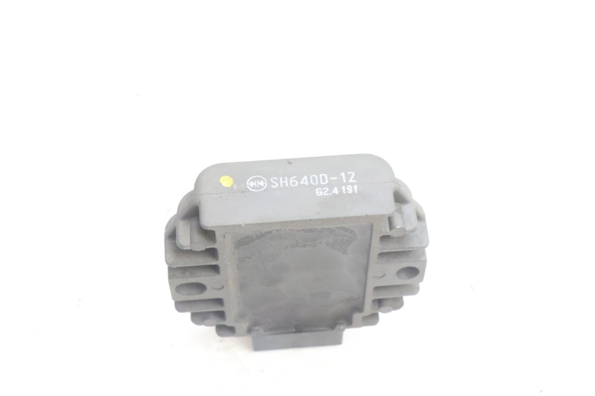 photo de REGULATEUR CHARGE APRILIA ATLANTIC S 125 (2010 - 2013) - Gros plan technique
