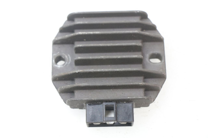 photo de REGULATEUR CHARGE PIAGGIO BEVERLY 125 (1998 - 2005) - Vue principale