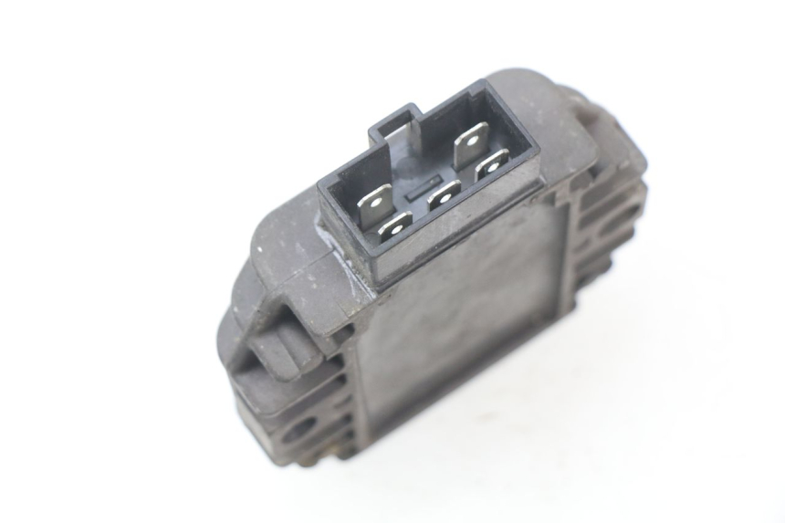 photo de REGULATEUR CHARGE PIAGGIO BEVERLY 125 (1998 - 2005) - Zoom état d’usage