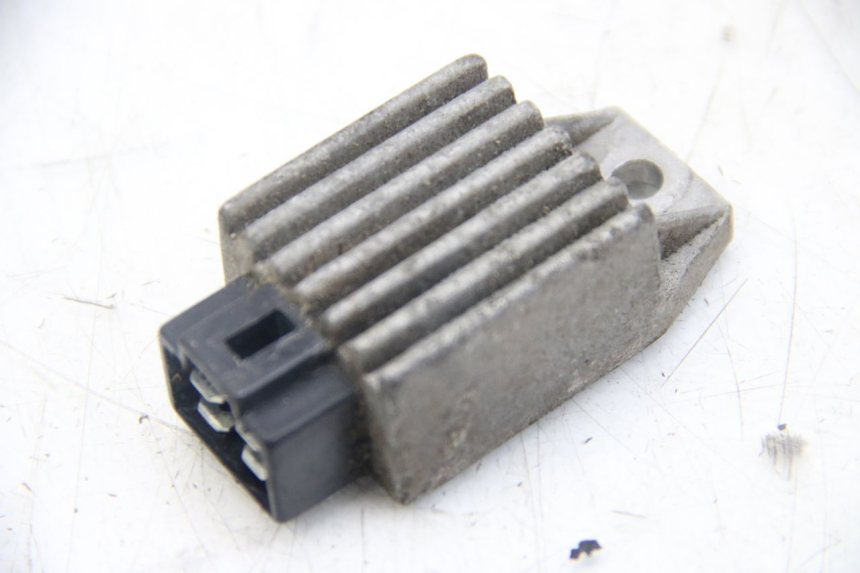 photo de REGULATEUR CHARGE PGO BIG MAX 50 (2001 - 2009) - Vue principale