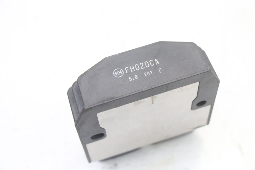 photo de REGULATEUR CHARGE BMW S RR ABS S1000RR 1000 (2015 - 2018) - Gros plan technique