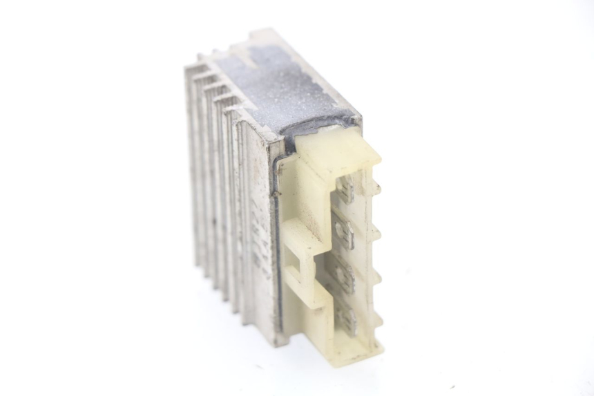 photo de REGULATEUR CHARGE MBK BOOSTER ROCKET 50 (1995 - 1998) - Détail de la pièce