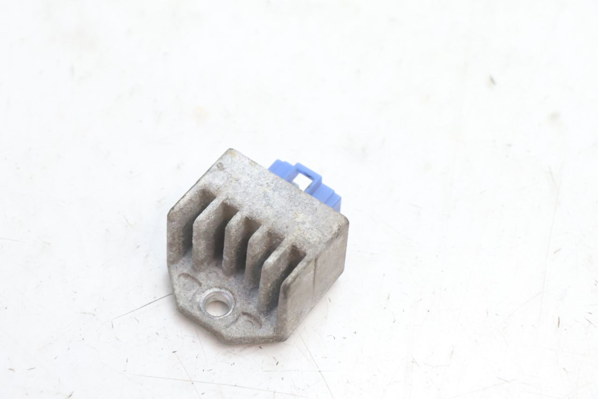 photo de REGULATEUR CHARGE MBK BOOSTER SPIRIT 50 (2004 - 2017) - Détail de la pièce