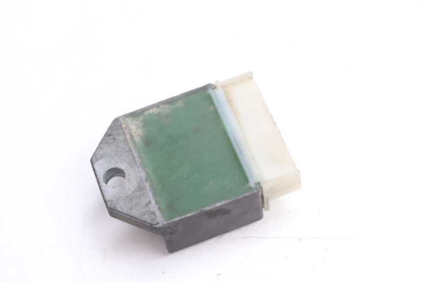 photo de REGULATEUR CHARGE MBK BOOSTER SPIRIT 50 (1996 - 1999) - Autre angle de vue