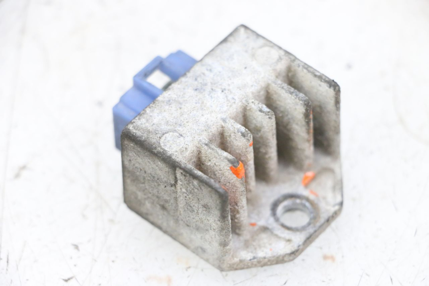 photo de REGULATEUR CHARGE MBK BOOSTER SPIRIT NAKED 50 (2004 - 2017) - Vue principale