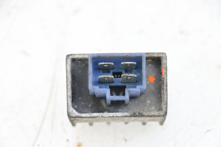 photo de REGULATEUR CHARGE MBK BOOSTER SPIRIT NAKED 50 (2004 - 2017) - Zoom état d’usage