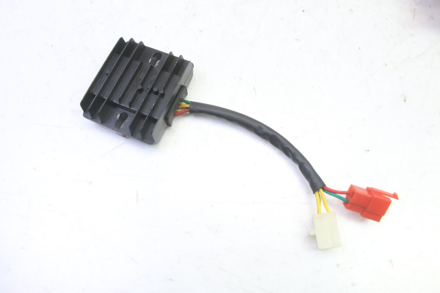 photo de REGULATEUR CHARGE MOTRON BREEZY 4T 50 (2021 - 2025) - Détail de la pièce