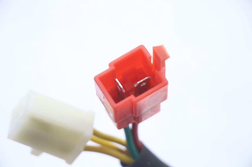 photo de REGULATEUR CHARGE MOTRON BREEZY 4T 50 (2021 - 2025) - Gros plan technique