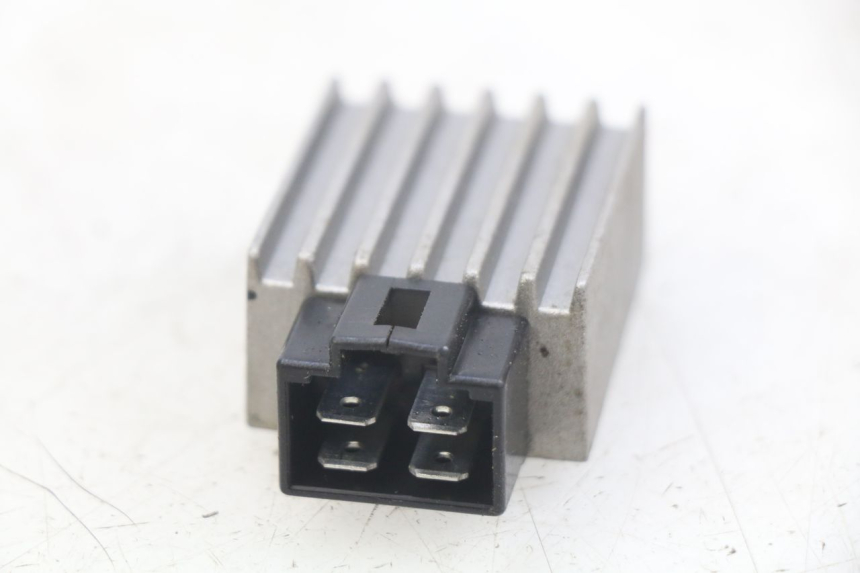 photo de REGULATEUR CHARGE BAOTIAN BT 49 QT-9 50 (2006 - 2010) - Détail de la pièce