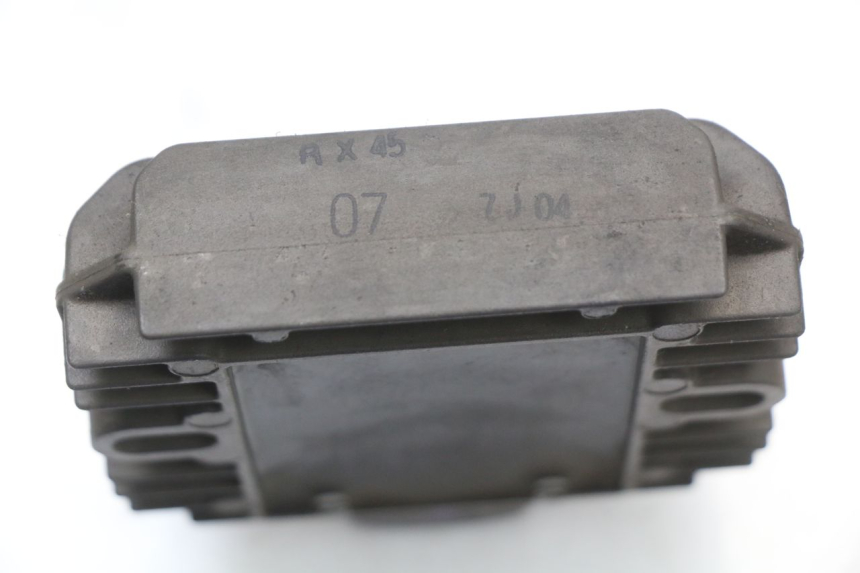 photo de REGULATEUR CHARGE SUZUKI BURGMAN 125 (2007 - 2014) - Autre angle de vue