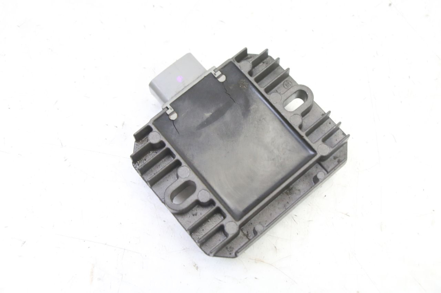 photo de REGULATEUR CHARGE SUZUKI BURGMAN 125 (2007 - 2014) - Autre angle de vue