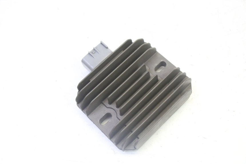 photo de REGULATEUR CHARGE SUZUKI BURGMAN 125 (2007 - 2014) - Vue principale