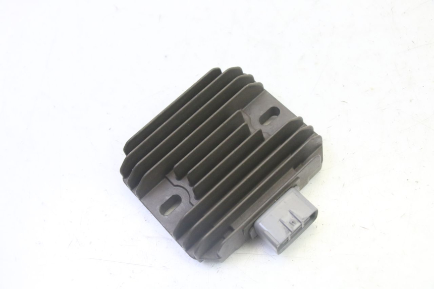 photo de REGULATEUR CHARGE SUZUKI BURGMAN 125 (2007 - 2014) - Détail de la pièce