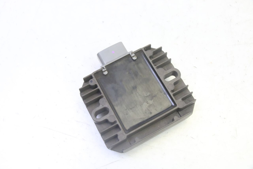 photo de REGULATEUR CHARGE SUZUKI BURGMAN 125 (2007 - 2014) - Autre angle de vue