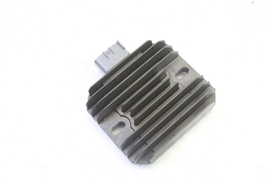 photo de REGULATEUR CHARGE SUZUKI BURGMAN 125 (2007 - 2014) - Vue principale