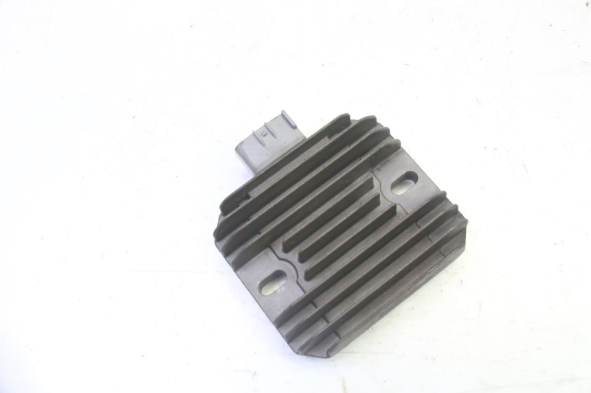 photo de REGULATEUR CHARGE SUZUKI BURGMAN 125 (2007 - 2014) - Vue principale