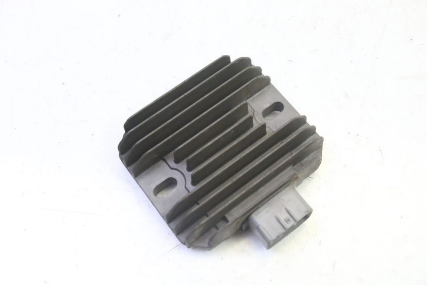 photo de REGULATEUR CHARGE SUZUKI BURGMAN 125 (2007 - 2014) - Détail de la pièce