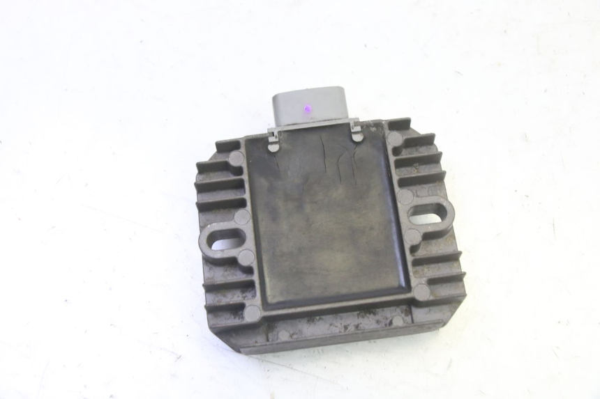 photo de REGULATEUR CHARGE SUZUKI BURGMAN 125 (2007 - 2014) - Autre angle de vue