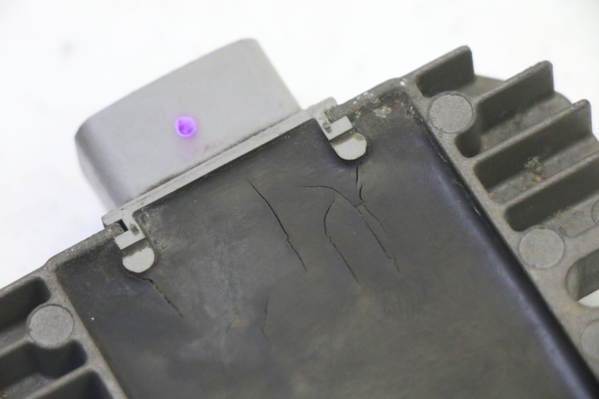 photo de REGULATEUR CHARGE SUZUKI BURGMAN 125 (2007 - 2014) - Gros plan technique