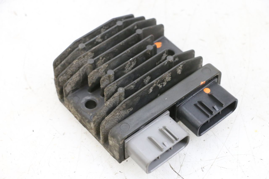 photo de REGULATEUR CHARGE SUZUKI BURGMAN 650 (2013 - 2020) - Vue principale