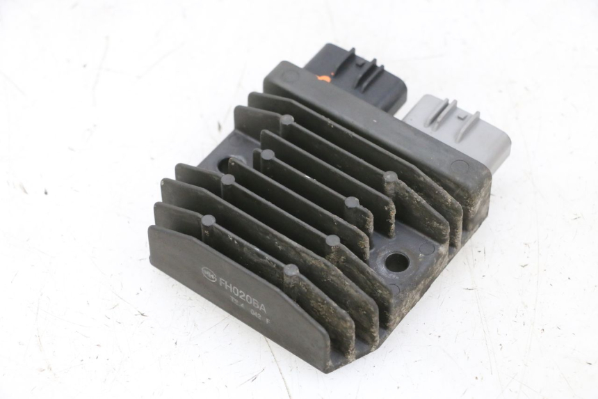 photo de REGULATEUR CHARGE SUZUKI BURGMAN 650 (2013 - 2020) - Détail de la pièce