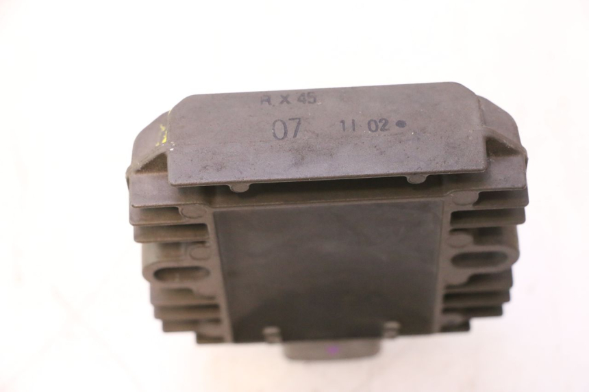 photo de REGULATEUR CHARGE SUZUKI BURGMAN 125 (2007 - 2014) - Détail de la pièce