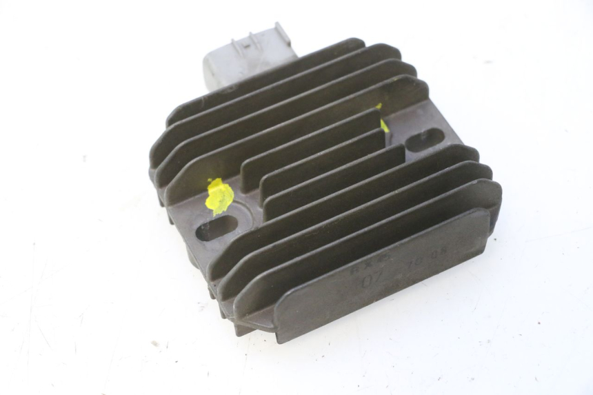 photo de REGULATEUR CHARGE SUZUKI BURGMAN 125 (2007 - 2014) - Gros plan technique