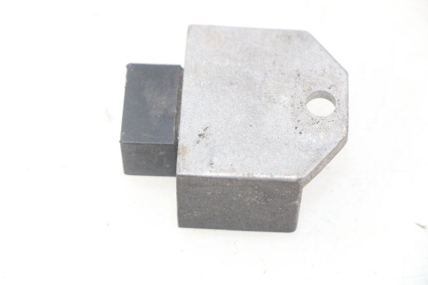 photo de REGULATEUR CHARGE YAMAHA BW'S 50 (1999 - 2003) - Détail de la pièce