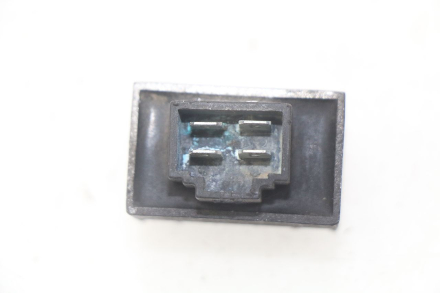 photo de REGULATEUR CHARGE YAMAHA BW'S 50 (1999 - 2003) - Zoom état d’usage