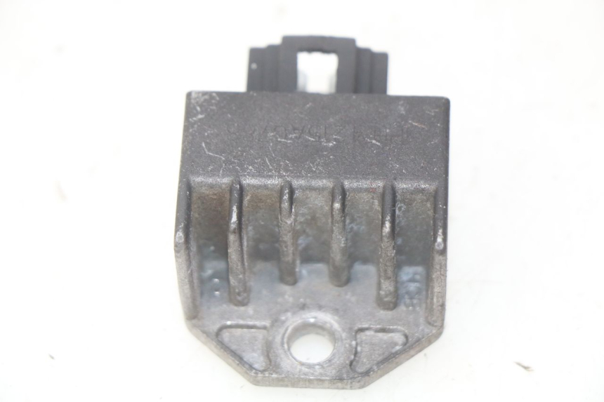 photo de REGULATEUR CHARGE YAMAHA BW'S 50 (1999 - 2003) - Autre angle de vue