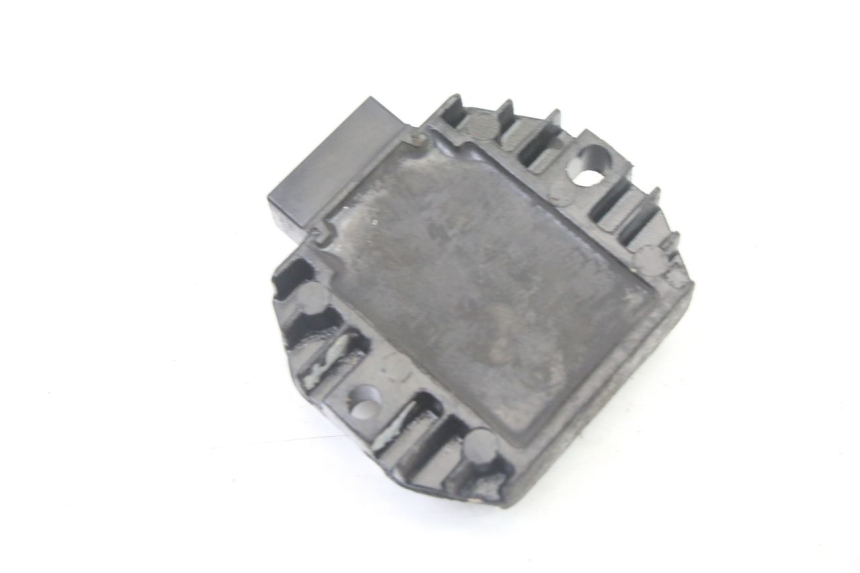 photo de REGULATEUR CHARGE YAMAHA BW'S BWS 125 (2010 - 2013) - Autre angle de vue