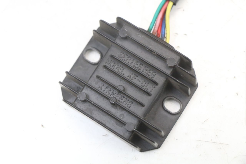 photo de REGULATEUR CHARGE ARCHIVE CAFE RACER 4T 50 (2019 - 2024) - Zoom état d’usage