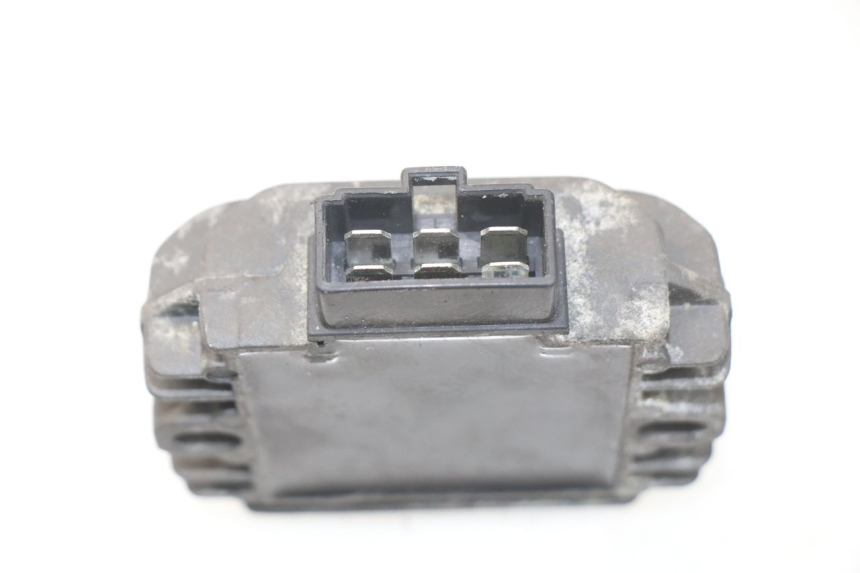 photo de REGULATEUR CHARGE PIAGGIO CARNABY 125 (2007 - 2011) - Détail de la pièce