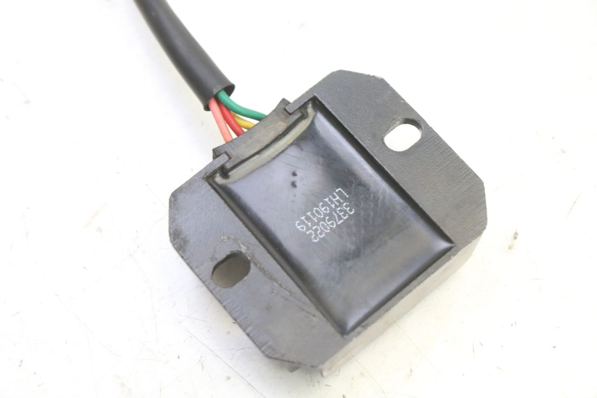 photo de REGULATEUR CHARGE ORCAL CAVARO 4T 50 (2019 - 2023) - Gros plan technique