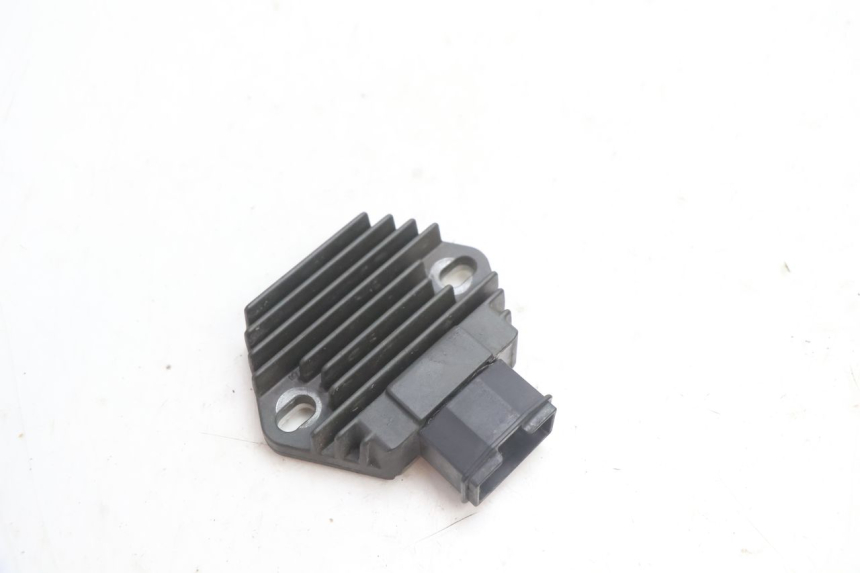 photo de REGULATEUR CHARGE HONDA CB F HORNET 600 (2005 - 2006) - Vue principale
