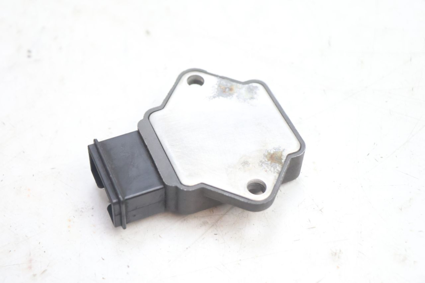 photo de REGULATEUR CHARGE HONDA CB TWO FIFTY 250 (1991 - 2002) - Zoom état d’usage