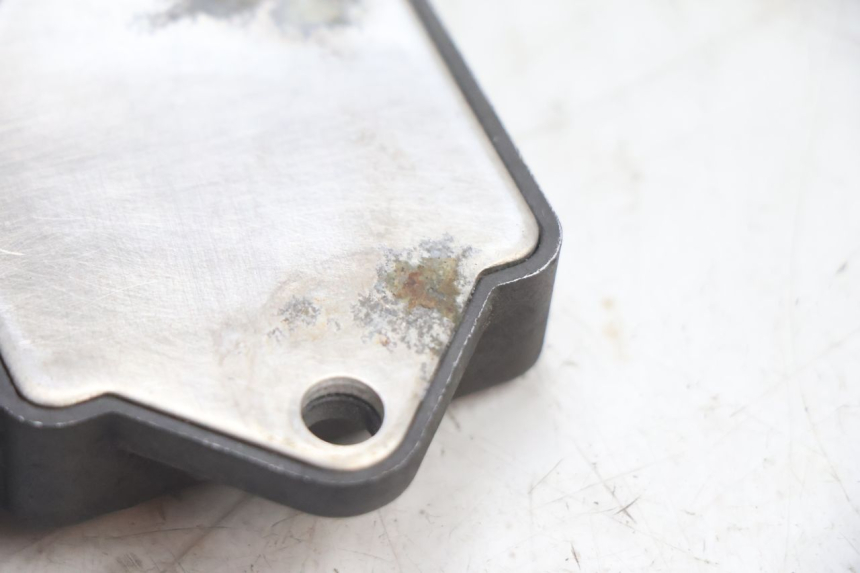 photo de REGULATEUR CHARGE HONDA CB TWO FIFTY 250 (1991 - 2002) - Gros plan technique