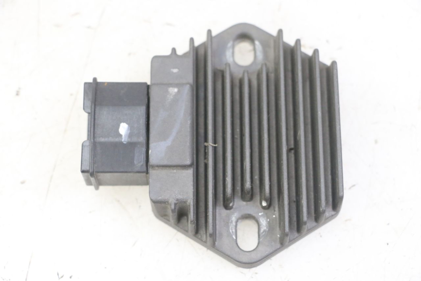 photo de REGULATEUR CHARGE HONDA CBF 500 (2004 - 2007) - Vue principale