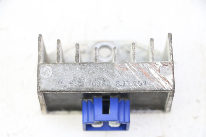 photo de REGULATEUR CHARGE HONDA CBF 125 (2009 - 2015) - Vue principale