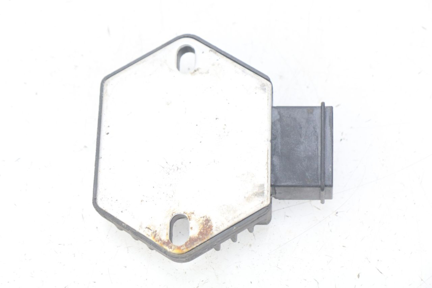 photo de REGULATEUR CHARGE HONDA CBR R 125 (2003 - 2006) - Zoom état d’usage