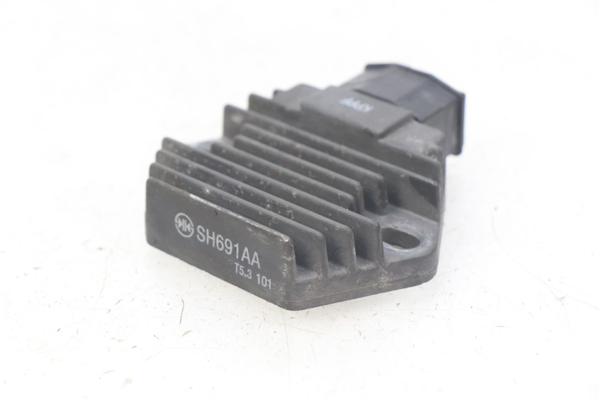 photo de REGULATEUR CHARGE HONDA CBR R 125 (2003 - 2006) - Autre angle de vue