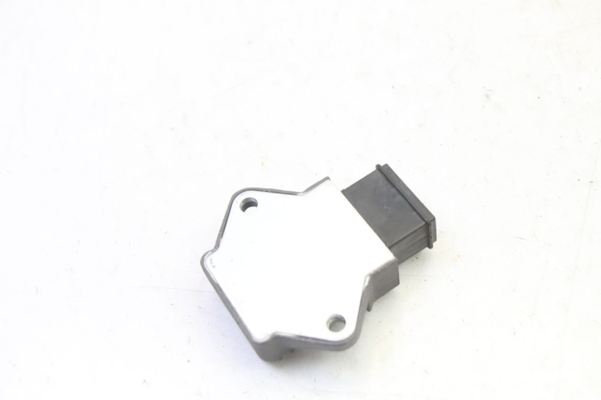 photo de REGULATEUR CHARGE HONDA CBR RR FIREBLADE 900 (1992 - 1994) - Autre angle de vue