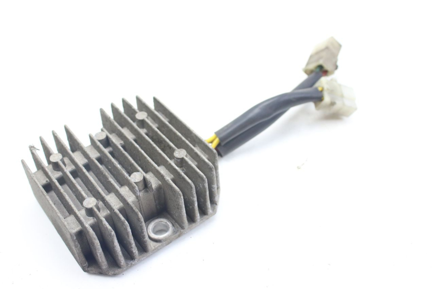 photo de RÉGULATEUR DE CHARGE SYM CITYCOM CITY COM 125 (2009 - 2014) - Gros plan technique