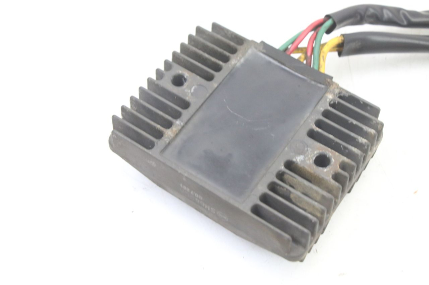 photo de RÉGULATEUR DE CHARGE PEUGEOT CITYSTAR 125 (2011 - 2017) - Gros plan technique